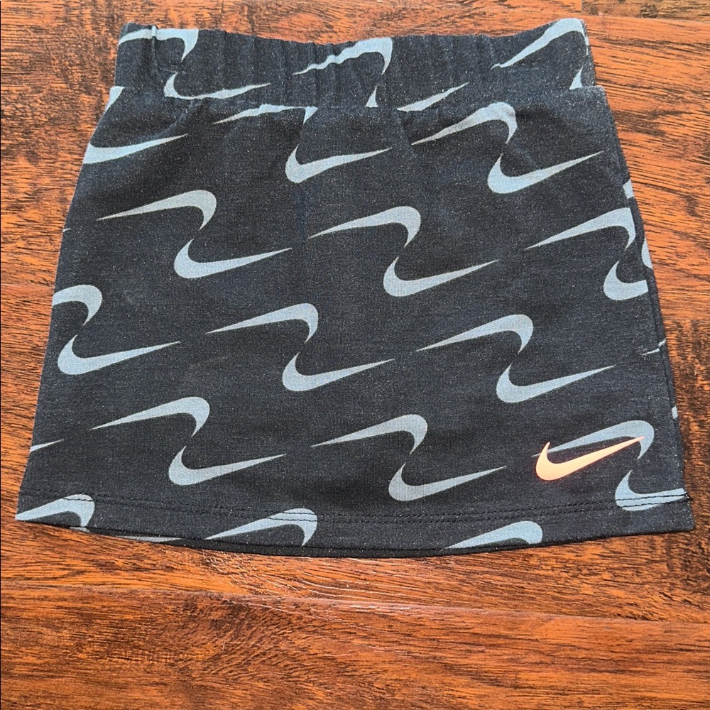 NWT Nike Black and Gray Skort (2T)
